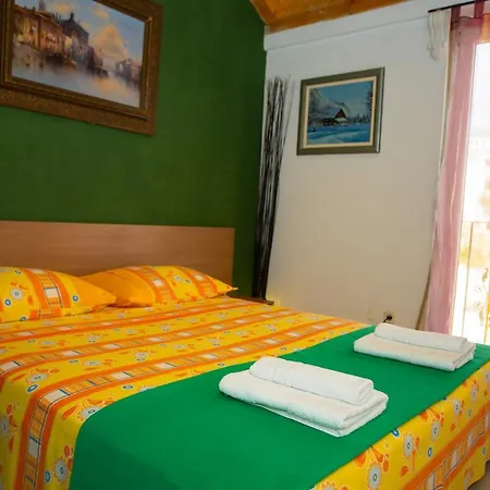 Apartmani Slobodan Makarska Esterno foto